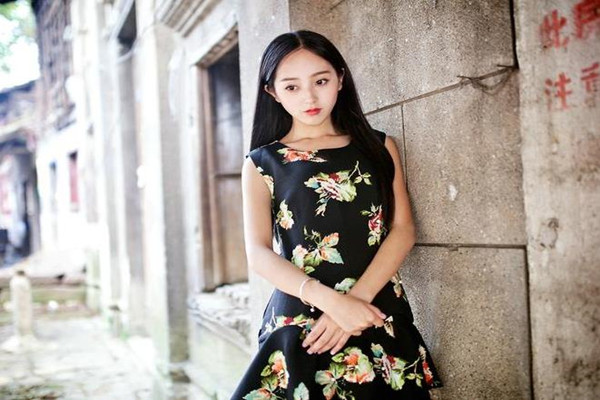 泡良达人27岁离异小少 妇烤鸭美酒私密约会掰开粉 逼 激情一刻销魂